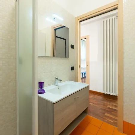 Centro-stazione Express דירה